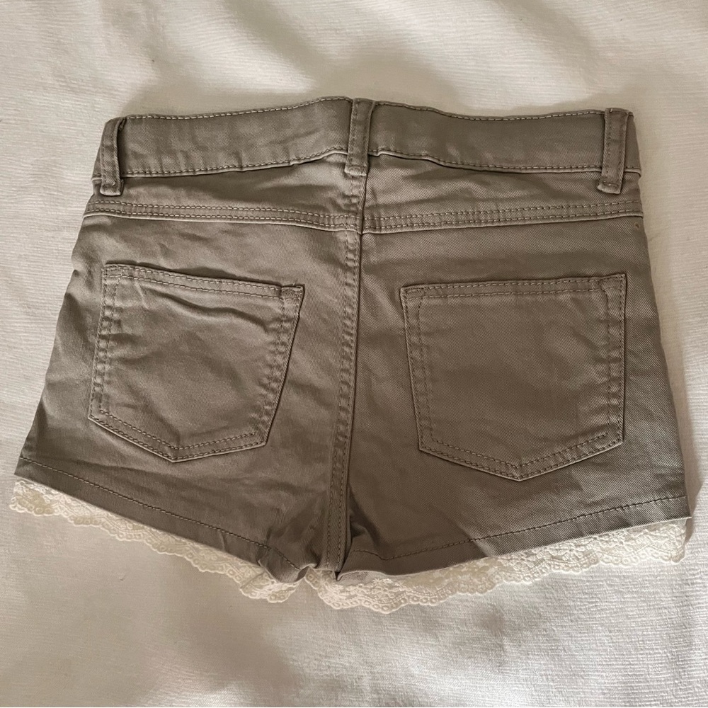 Thereabouts girls poet blouse and H&M girls kakhi lace shorts Bundle - Picture 5 of 8